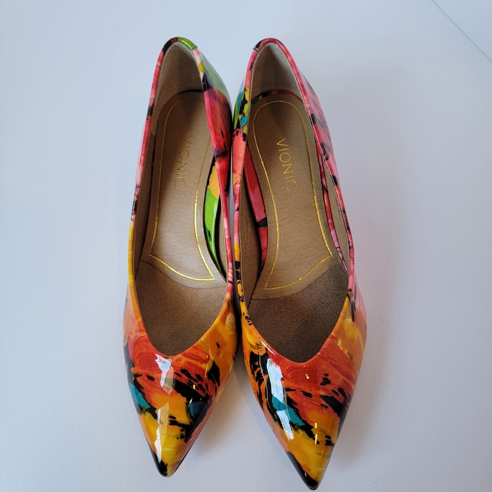 Vionic kitten heel pumps multicolor size 6
